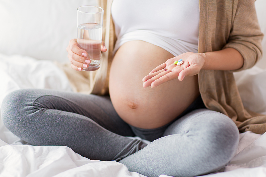 האם זה בטוח לנשים בהריון לקחת חומצה טרנקסמית?