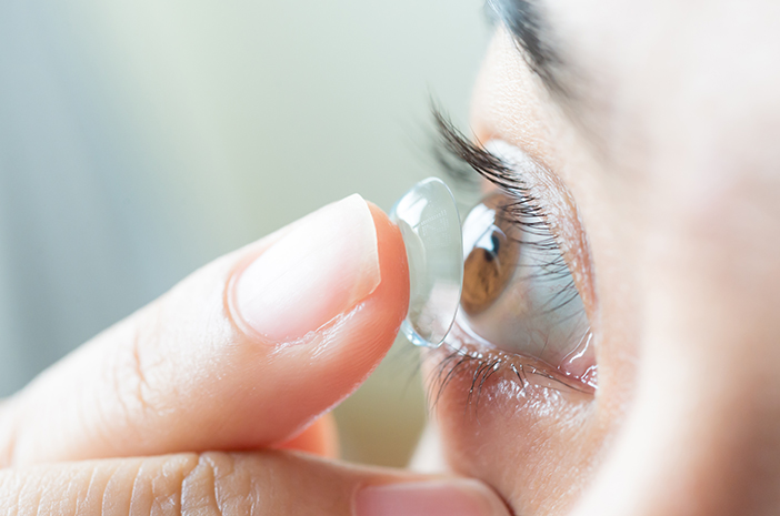 콘택트 렌즈를 사용하면 원통형 눈이 더 나빠질 수 있습니까?