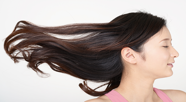 5 modalități de a lungi părul în mod natural, care pot fi imitate acasă