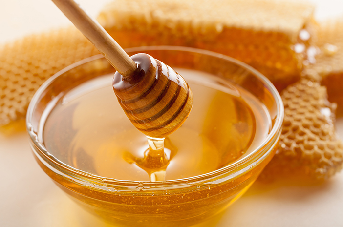 꿀이 삼킬 때 인후통을 완화하는 데 도움이 될 수 있습니까?