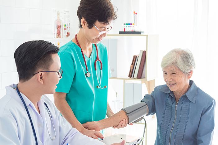 Jak ważne jest dla osób starszych wykonanie pomiaru ciśnienia krwi?