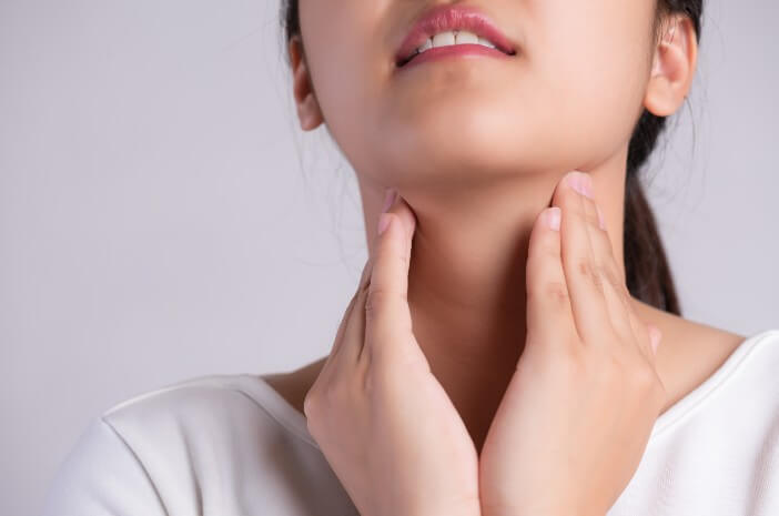 Підвищення кислотності шлунка викликає біль у горлі при ковтанні