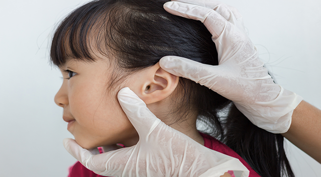 어린이의 귀 감염 징후 7가지 알아보기